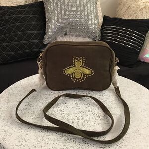 Steve Madden Faux suede Bee 🐝 Crossbody bag